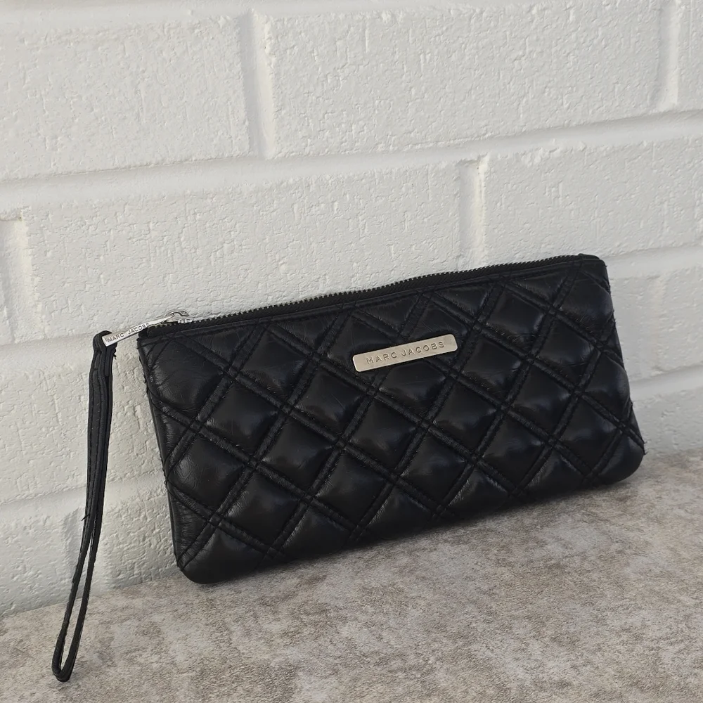 Marc Jacobs Quilted Leather Wristlet/Pouch/Wallet - Picture 3 of 13